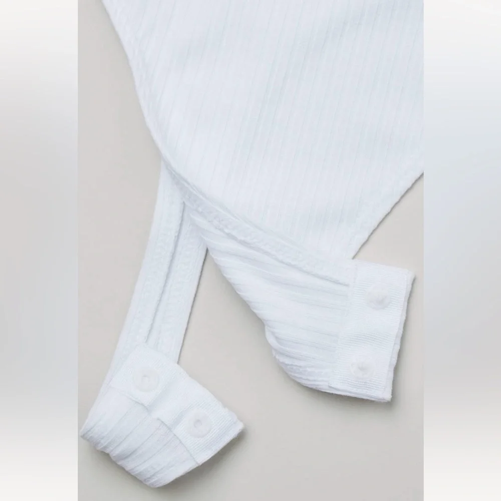 H&M Ribbed V-Neck Bodysuit - Picture 3 of 11